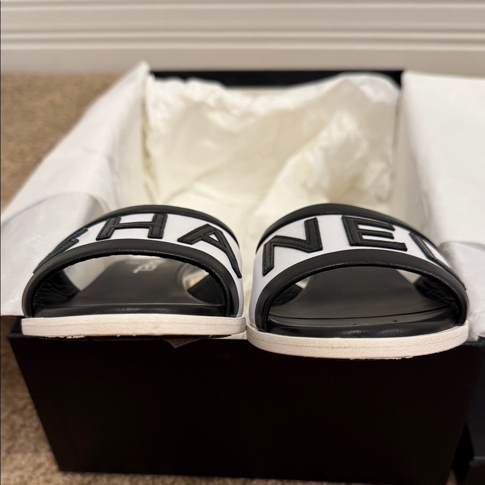 Chanel Iconic Logo Slides 37.5 Black White Leather With Box Authentic - Picture 9 of 12